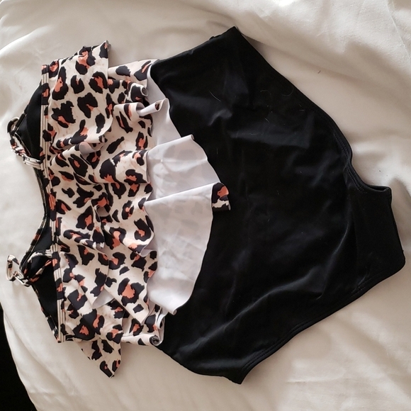 Leopard Print Tankini Top with Black Ruched Bottom Size L - Picture 2 of 11